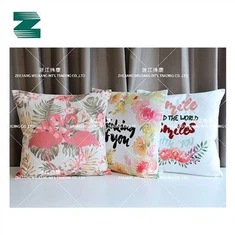 Tissu Blanc avec Coussin Imprimé Numérique et Broderie